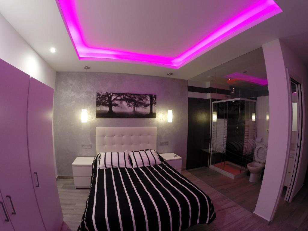 Conil Red-Black Apartment - 4