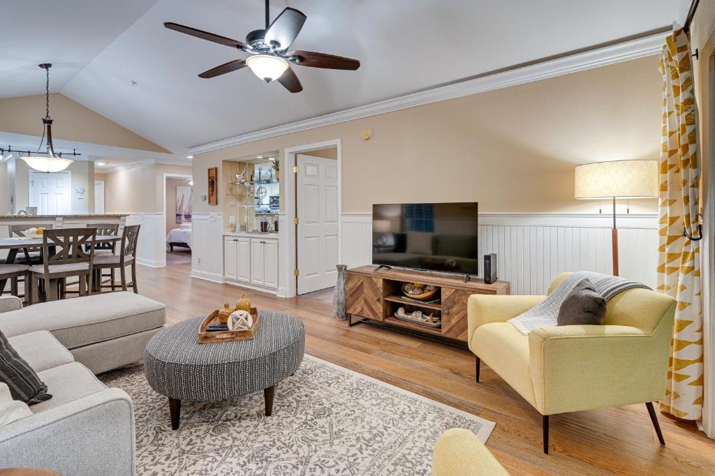 High-End Pawleys Island Condo with Porch and Pools!, Pawleys Island