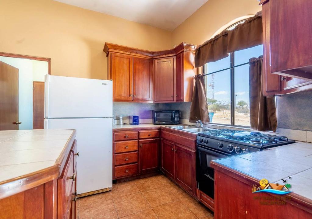 Family resort home, pools, tennis, clean shady beach and family golfing - 5