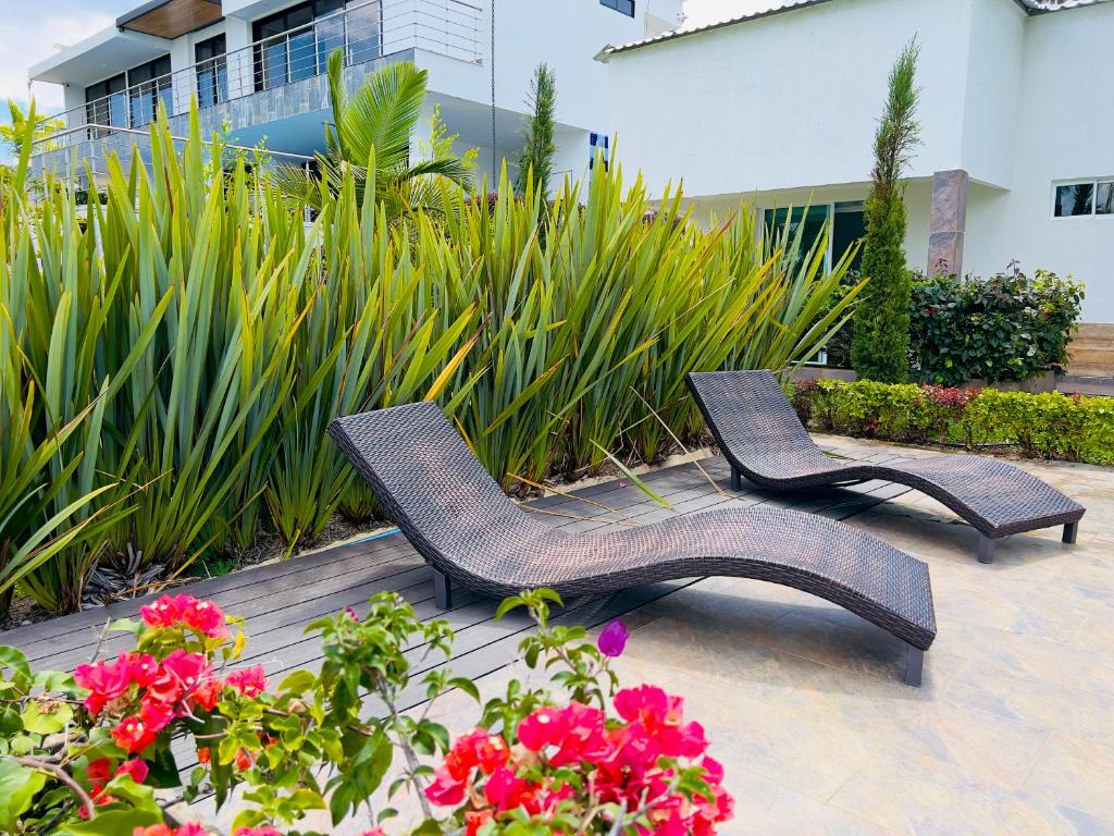 Lago Calima Bliss: Secret Garden Paradise in Darien - 5