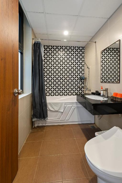 22Housing luxury Hotel & Residence 39 Linh Lang photo