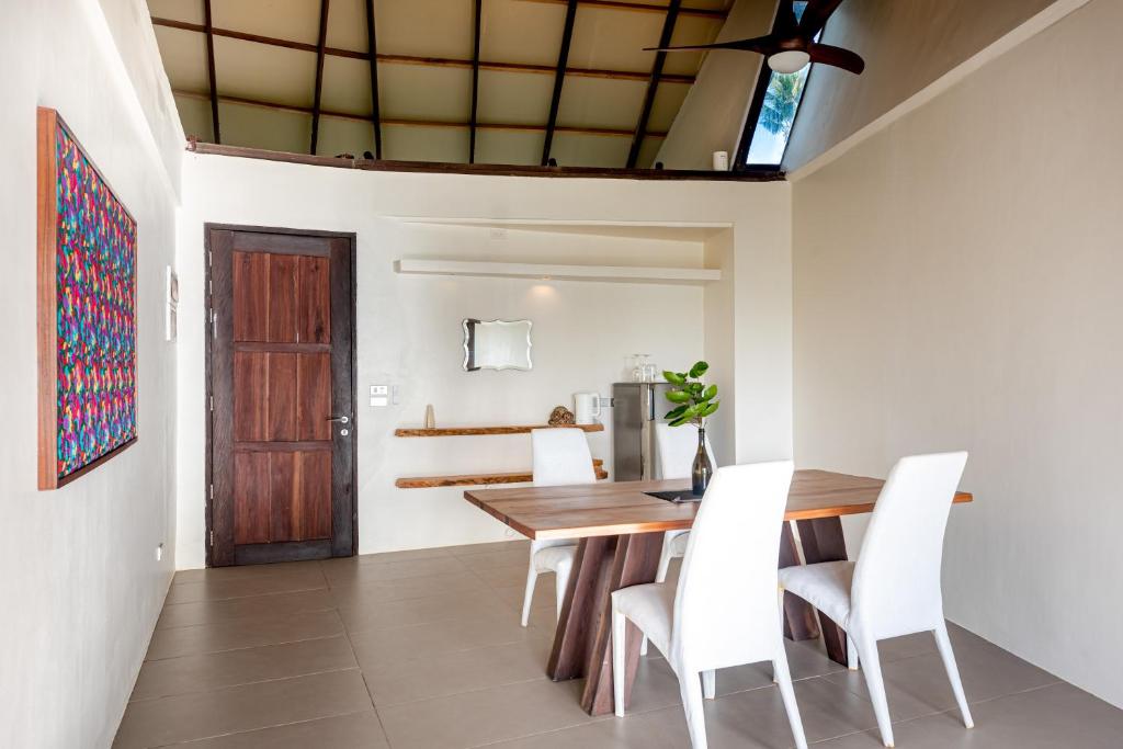 L'Osteria Designer Beachfront Penthouse photo