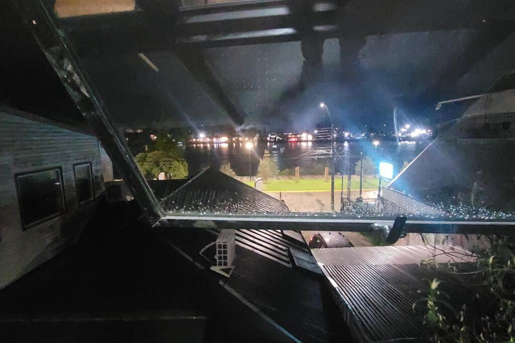 Amplio departamento con panorámica al río - 3