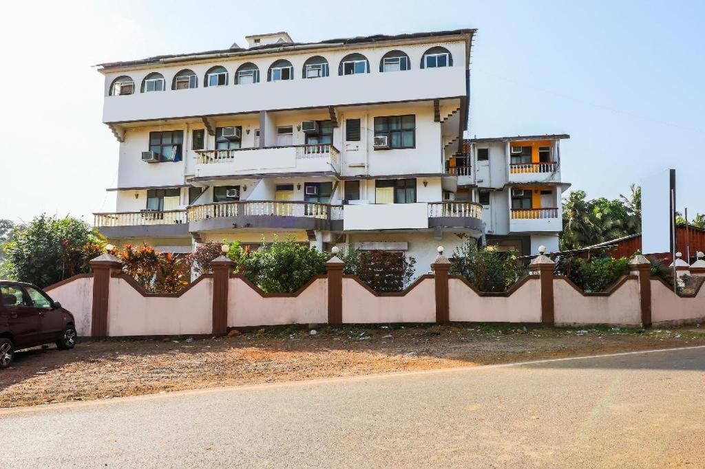 hotel priti international photo