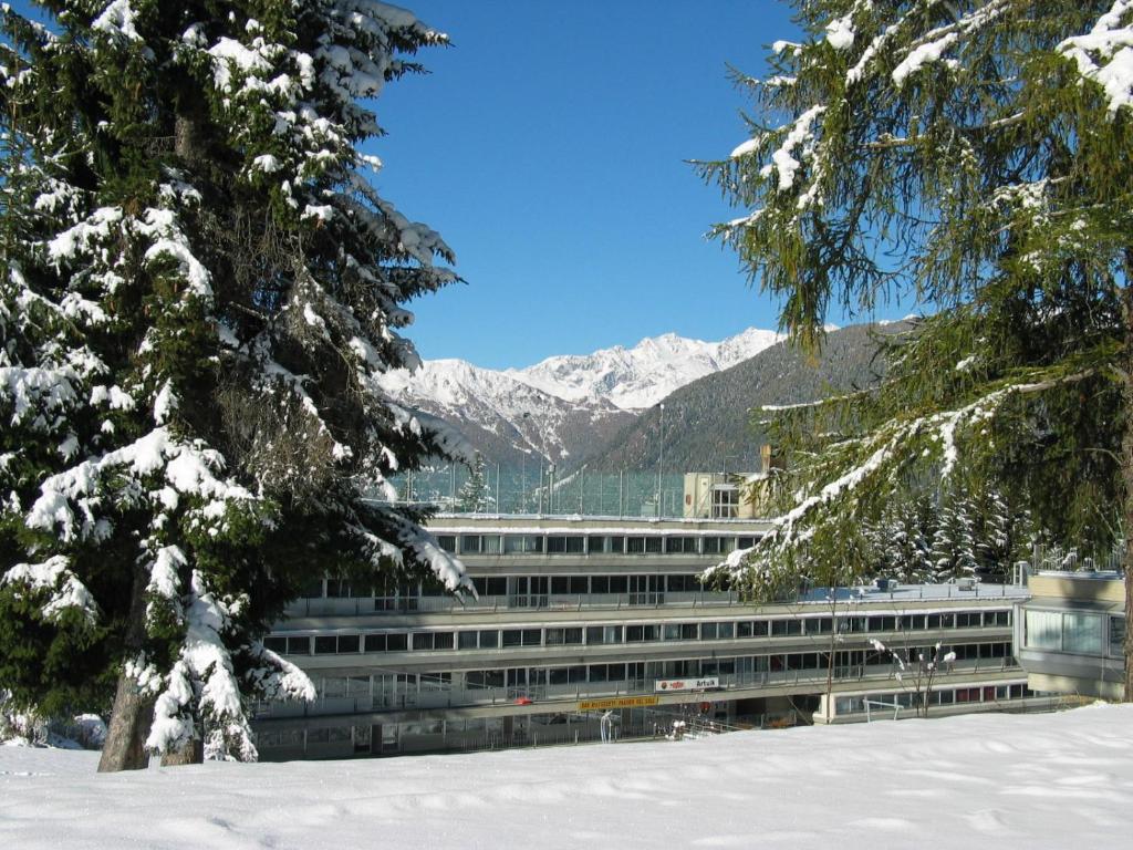 Residence Artuik Appartamenti Solandra — Hotel in Mezzana