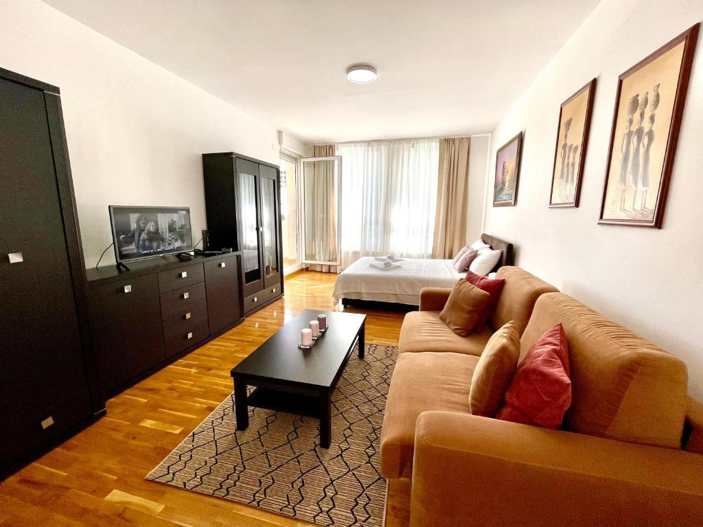 Modesti - stan na dan Novi Beograd sa parkingom 5 evra po danu - 2