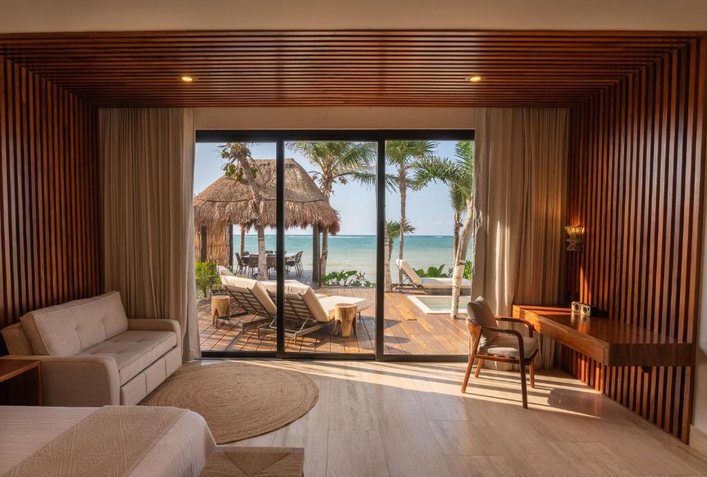 Villa TuluMar Beachfront Luxury Villa- full service - 1