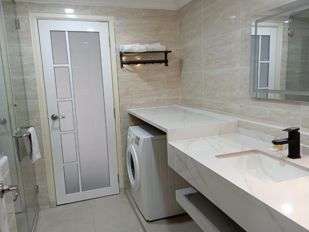 Continental Service suite at Times Square photo