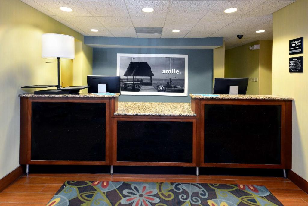 Hampton Inn Charlotte-North/Lake Norman photo
