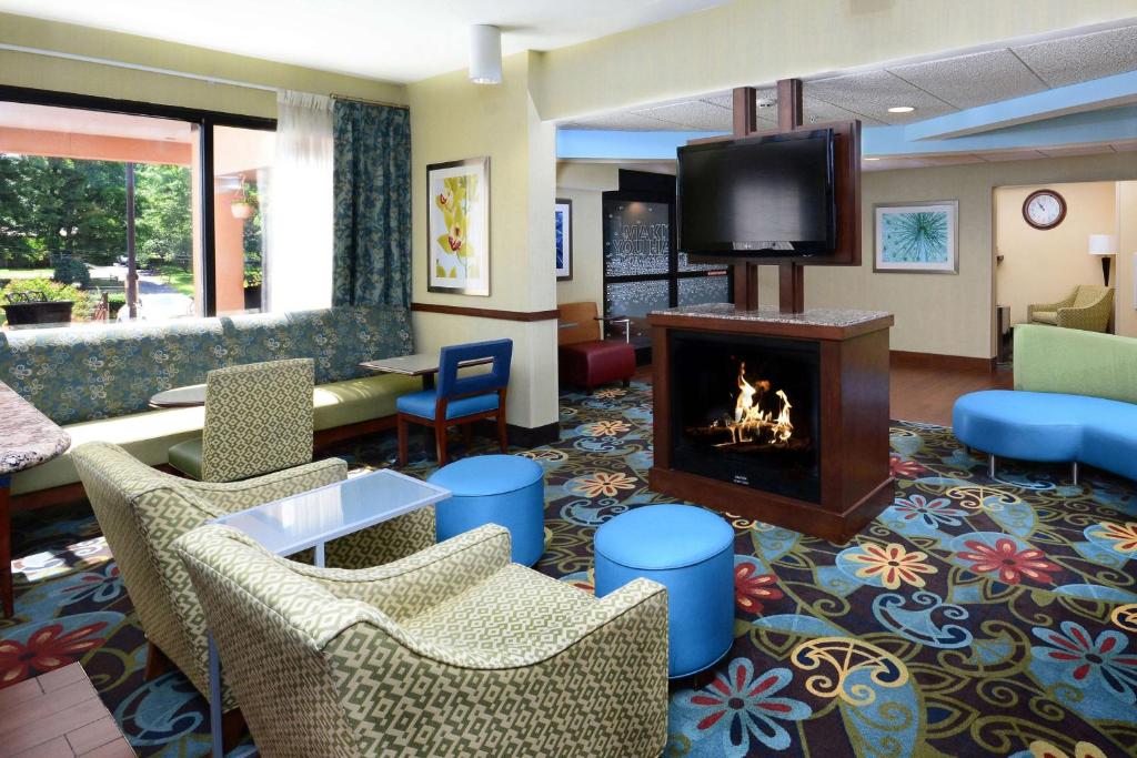 Hampton Inn Charlotte-North/Lake Norman photo