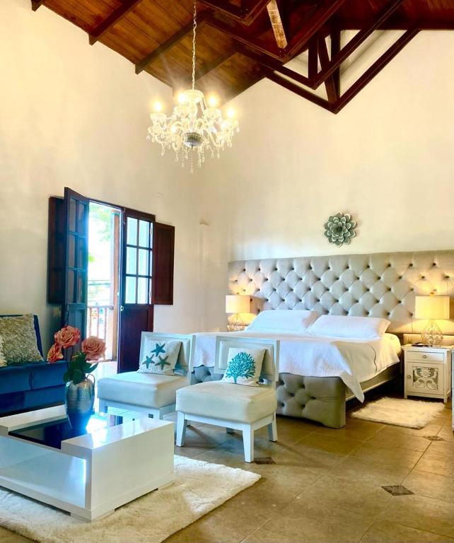Hotel Colonial Andino - Parque principal de Pitalito — Hotel in Pitalito