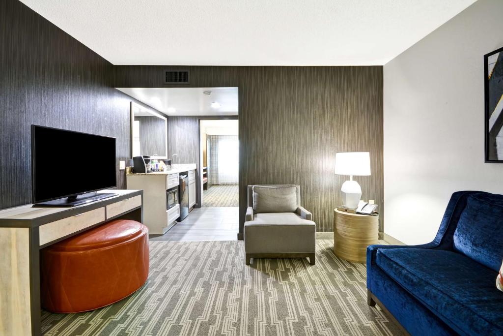 Embassy Suites by Hilton Charlotte photo