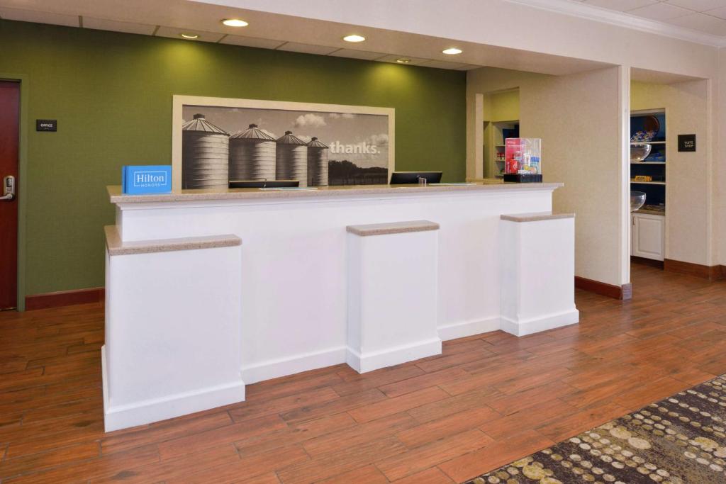Hampton Inn & Suites Wilmington photo
