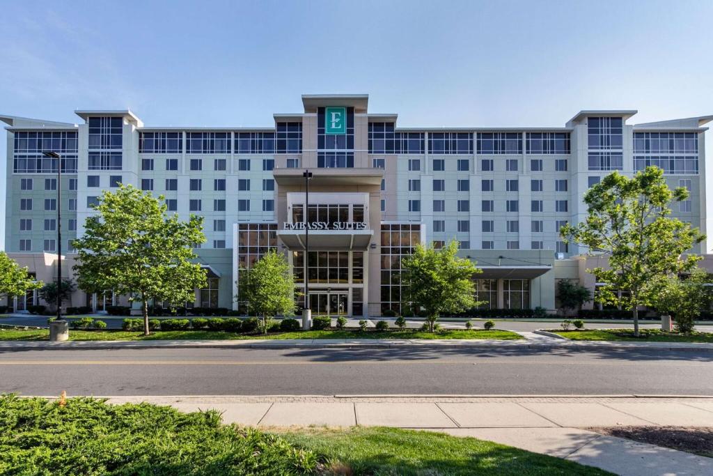 Embassy Suites Elizabeth Newark Airport photo