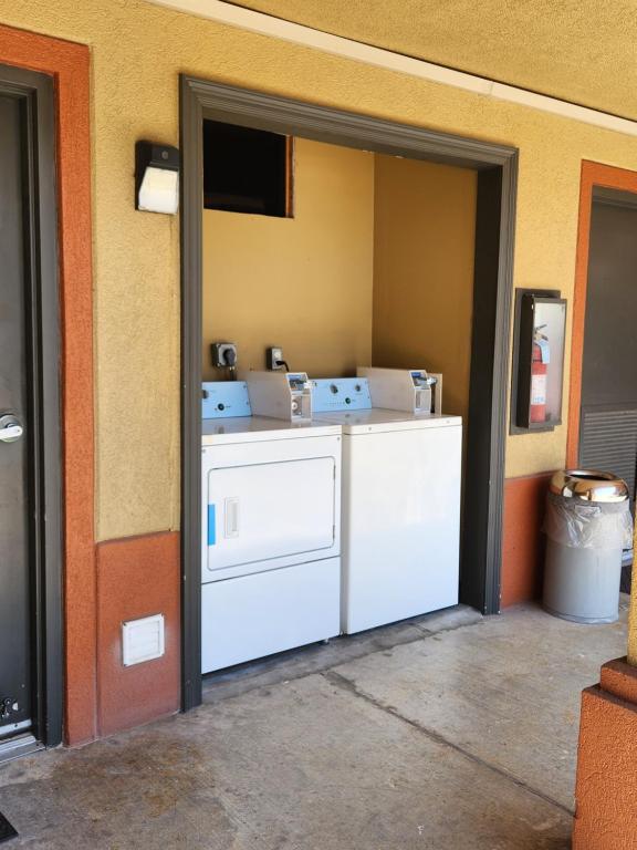 Scottish Inn and Suites Beaumont photo