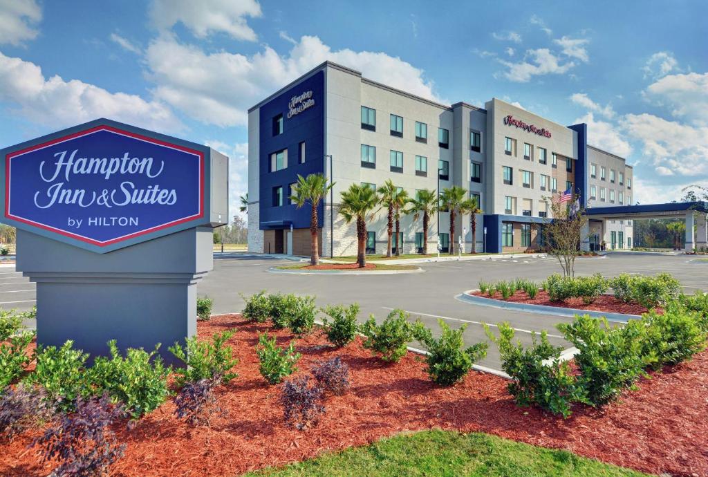 Hampton Inn & Suites Middleburg photo