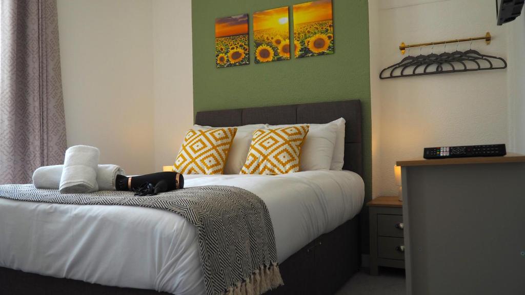 4 Bed - Parking - Close to M4 - Ideal for Work, Neath