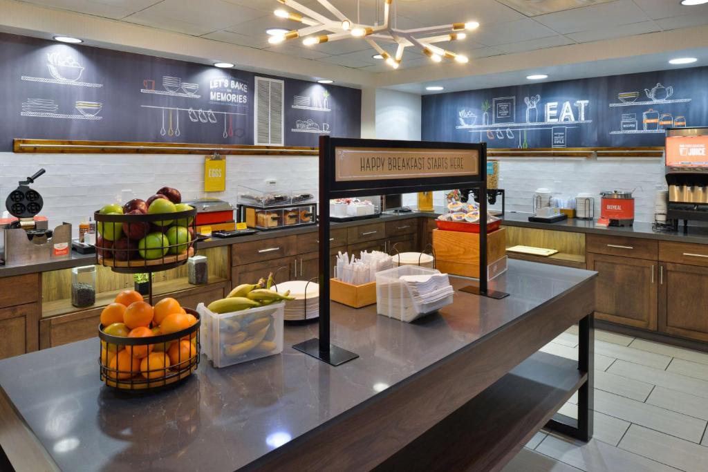 Food and beverages, Hampton Inn & Suites Las Vegas Airport in Las Vegas (NV)