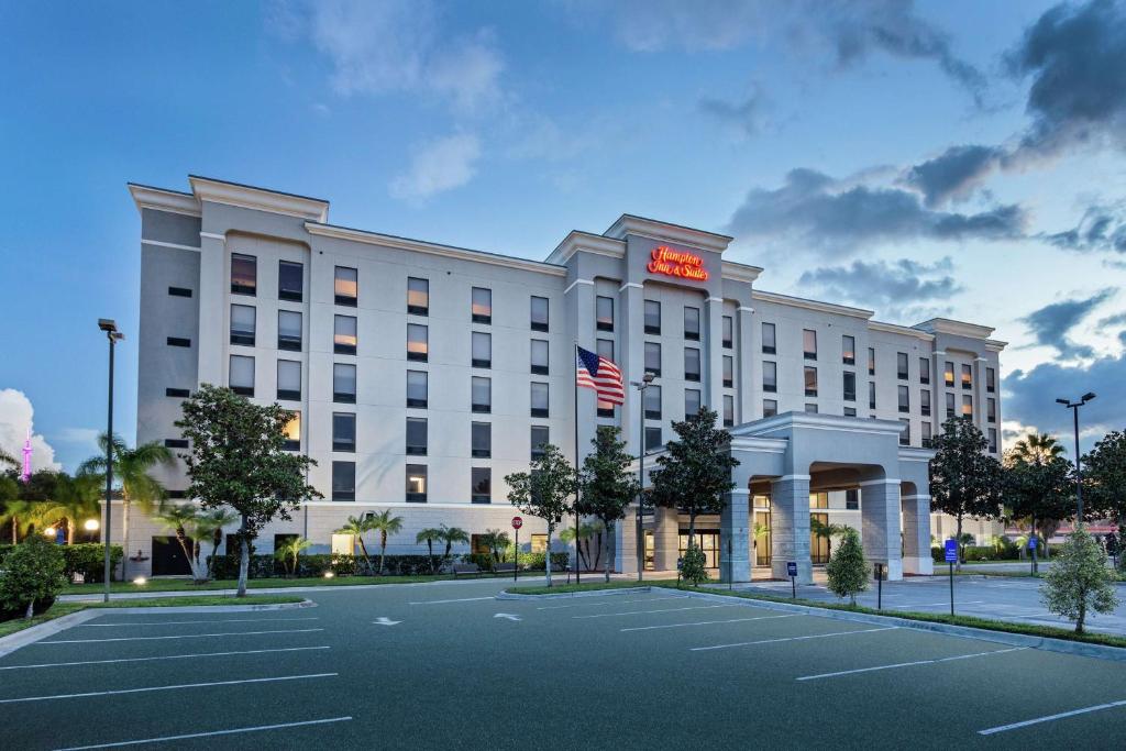 Hampton Inn & Suites Orlando Intl Dr N photo