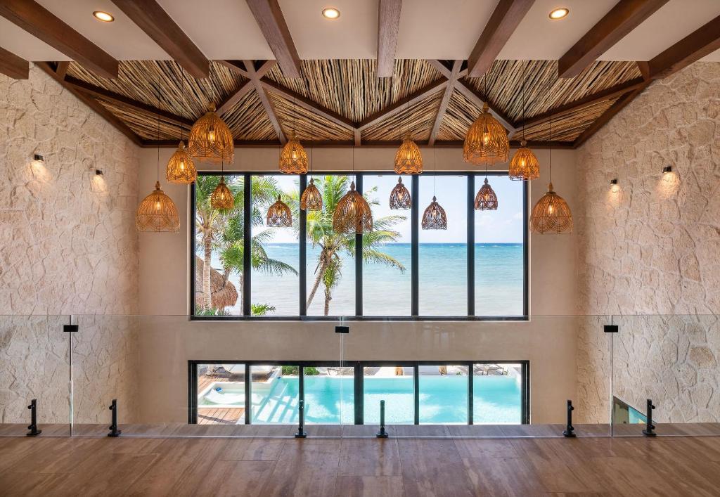 Villa TuluMar Beachfront Luxury Villa- full service - 3