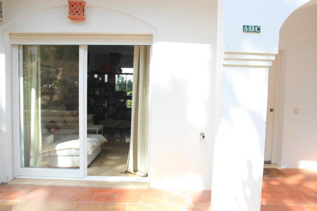 Chalet adosado en urbanización con piscina - 2