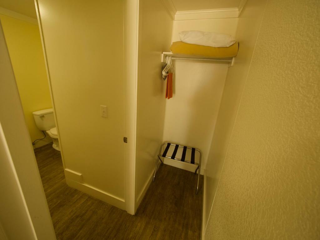 Creston Valley Motel photo