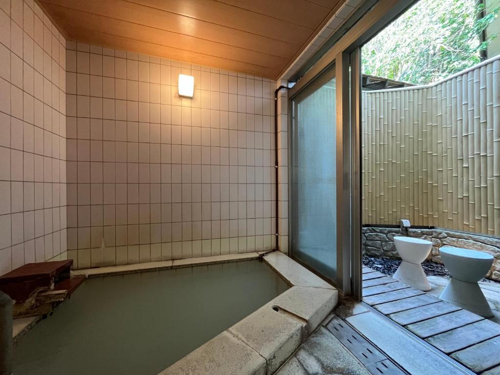 Hot spring bath