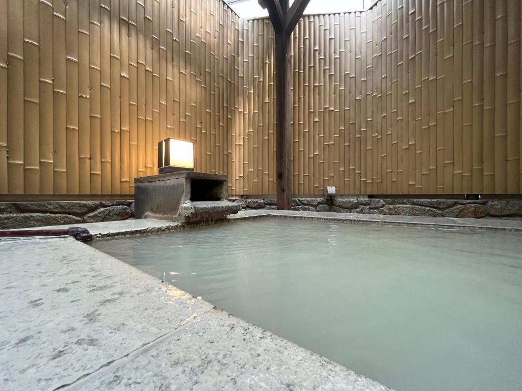 Hot spring bath
