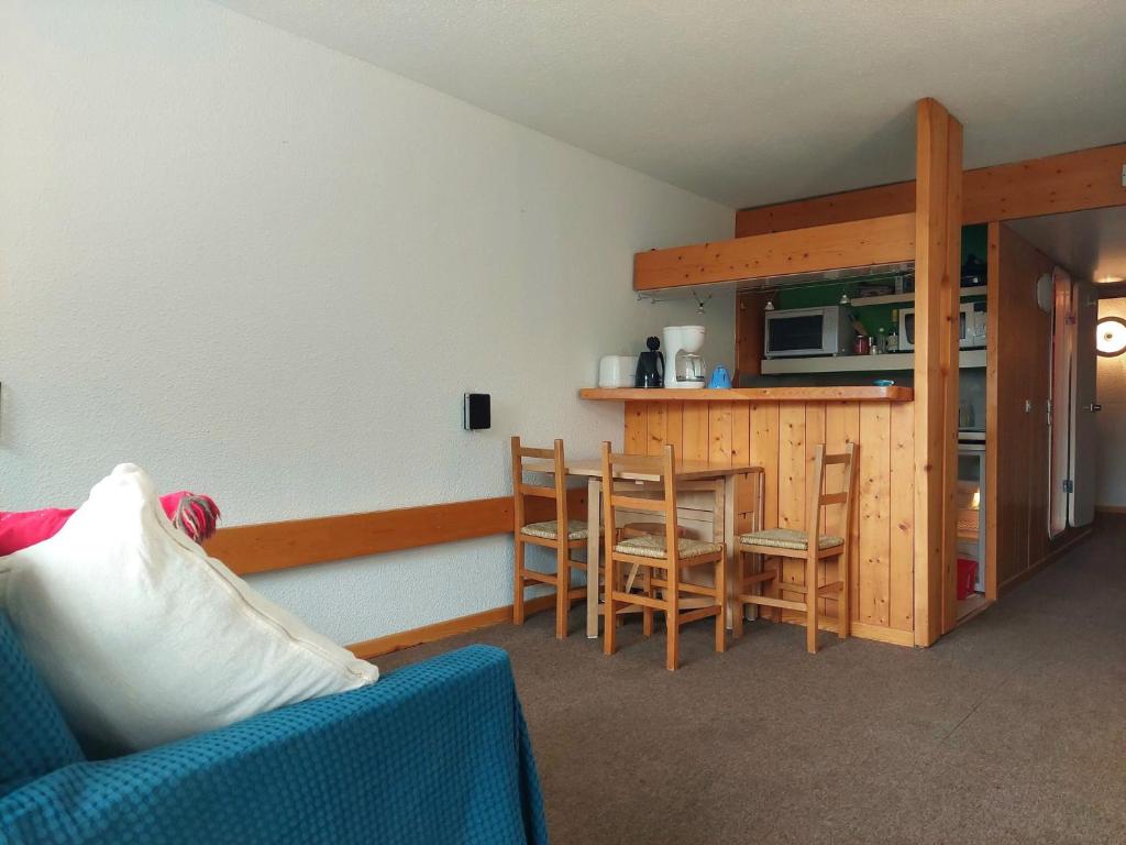 Studio lumineux au centre avec balcon, proche des pistes, Wifi gratuit - FR-1-346-554 - 3