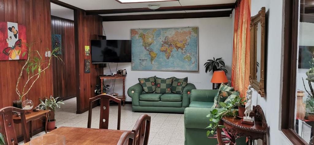 Shared lounge/TV area, Casa Kibi Kibi in San Jose