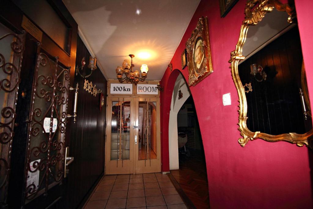 Rooms Ana — Hotel in Osijek