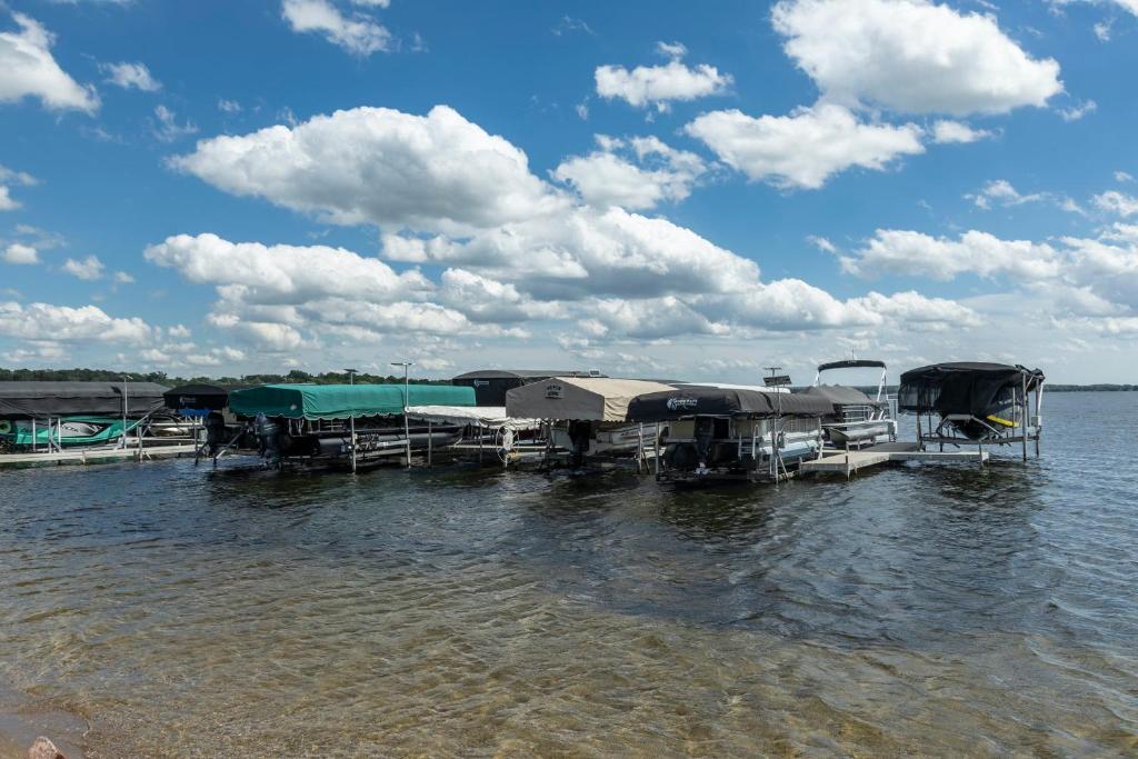 Holiday Inn Detroit Lakes photo