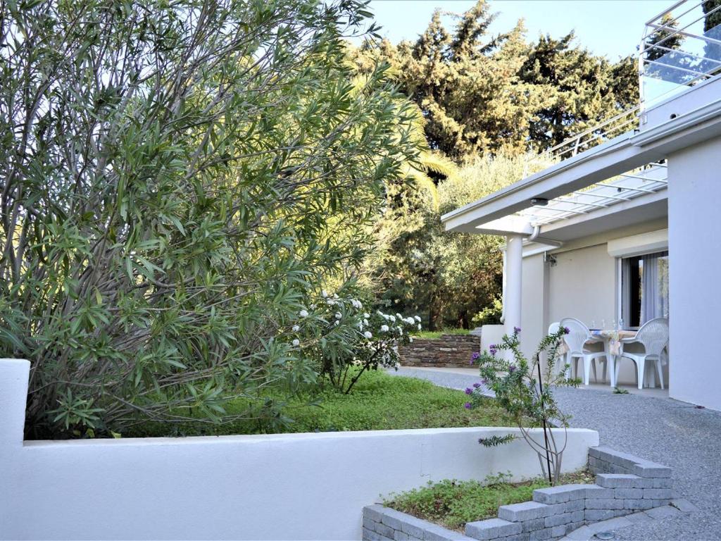 Calme Appartement T2 avec Terrasse à Cavalaire - FR-1-226B-2 - 1