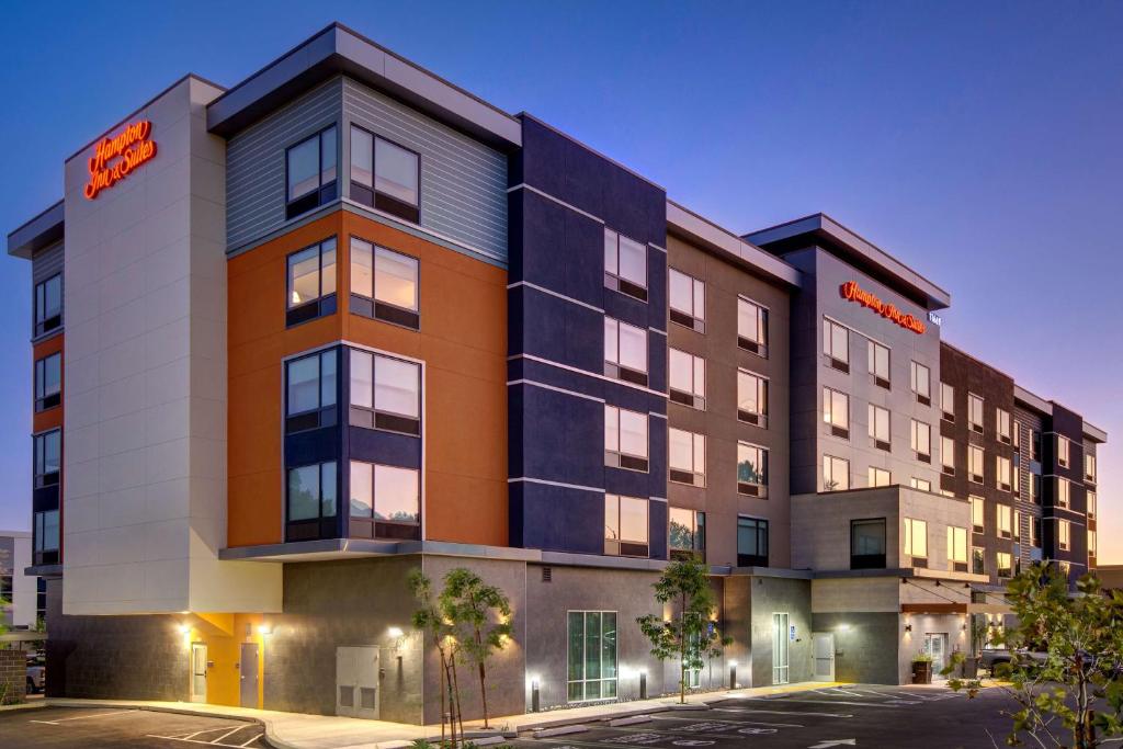 Hampton Inn & Suites Ontario Rancho Cucamonga photo