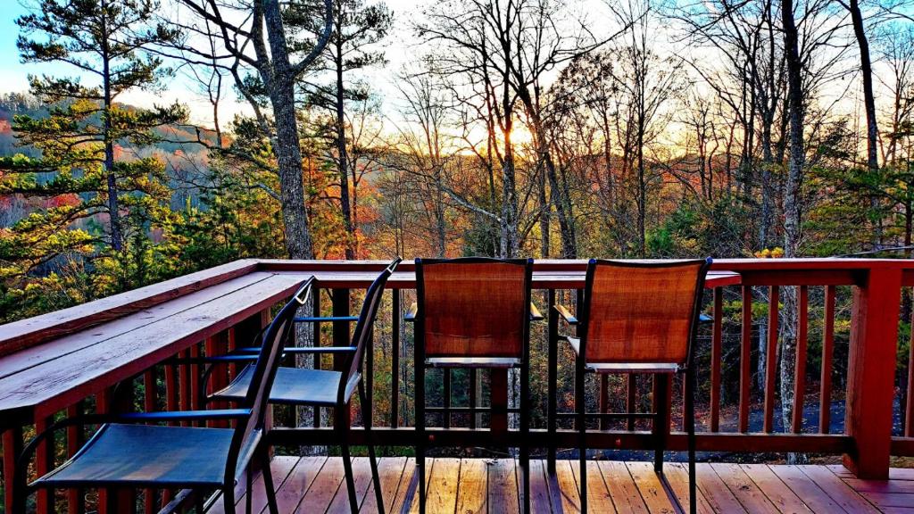 Mountain Mist - Secluded Cabin, MTN View, Hot Tub!, Sevierville