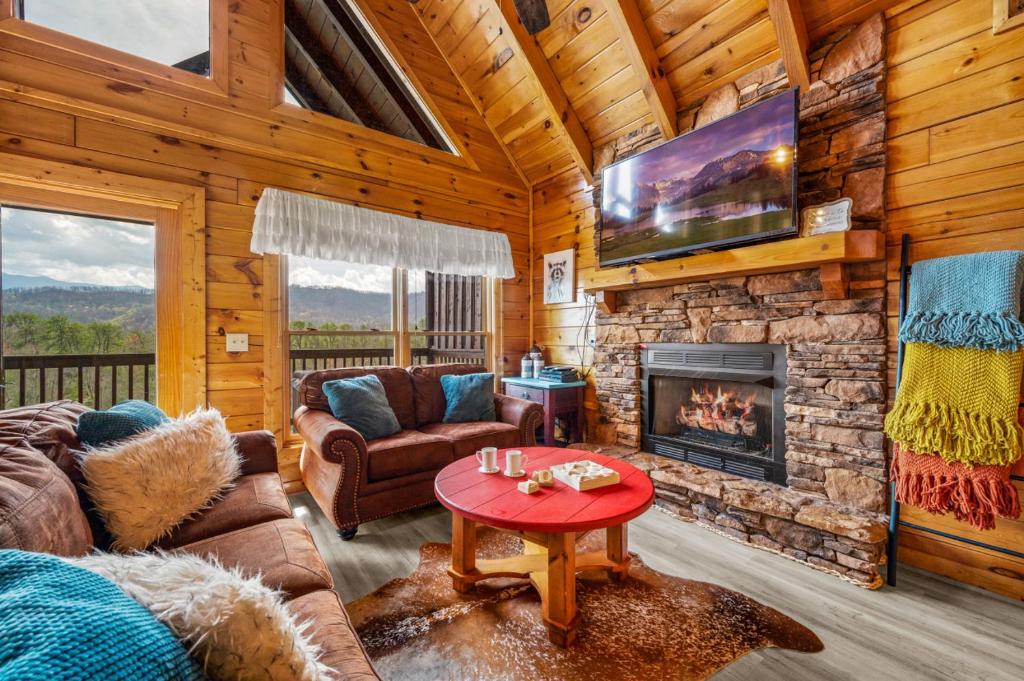 Million Dollar View - Games, Hot tub & Movie Theater!, Pigeon Forge