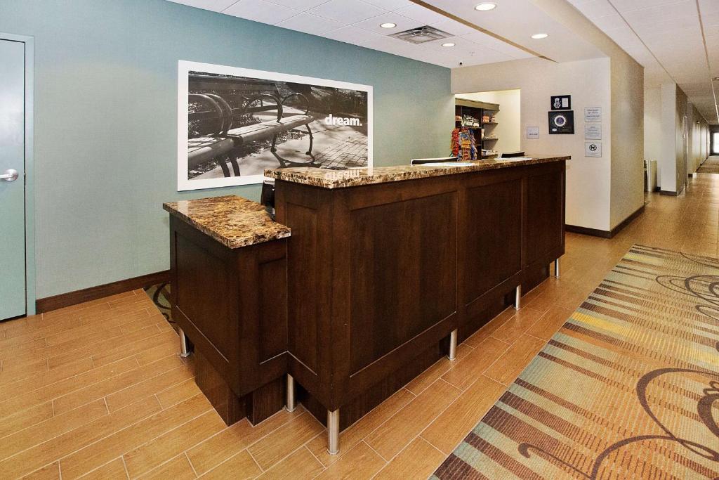 Hampton Inn Pittsburgh-Bridgeville フロント・ロビー