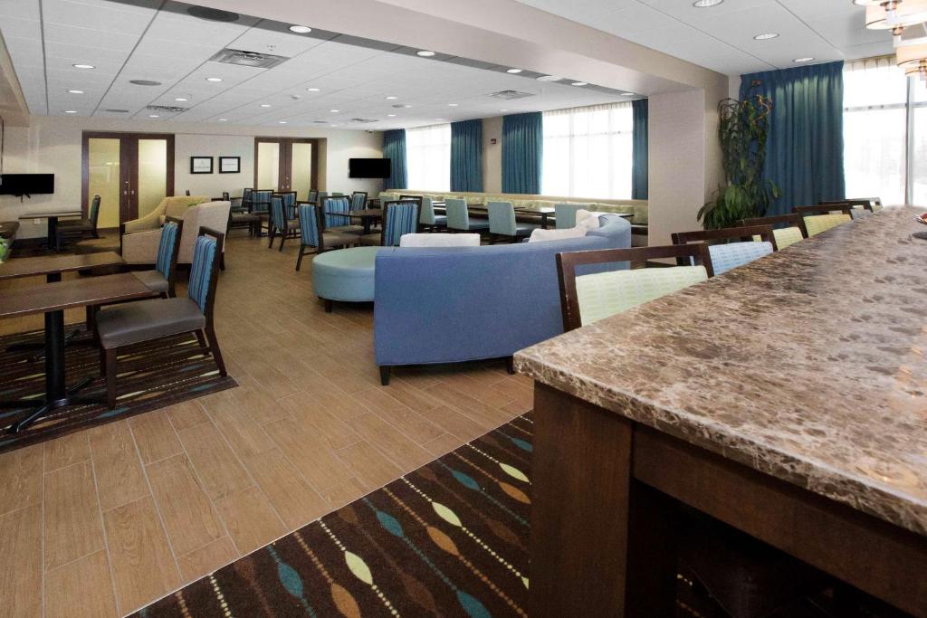 Hampton Inn Pittsburgh-Bridgeville フロント・ロビー