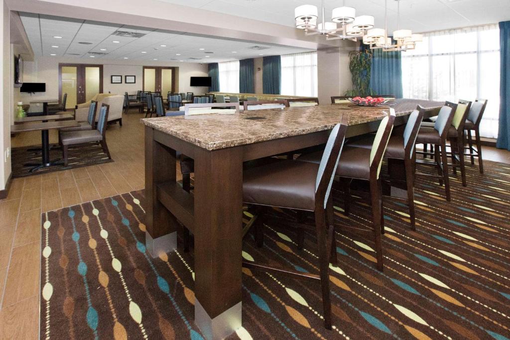 Hampton Inn Pittsburgh-Bridgeville フロント・ロビー