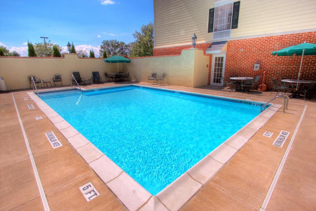 Hampton Inn & Suites State College at Williamsburg Square 眺望