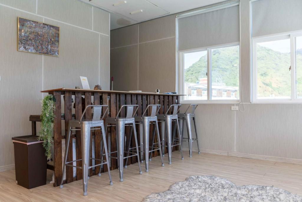 Shared lounge/TV area, 20ft seaattic in Green Island