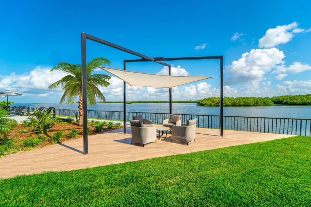 DoubleTree by Hilton Tampa Rocky Point Waterfront photo