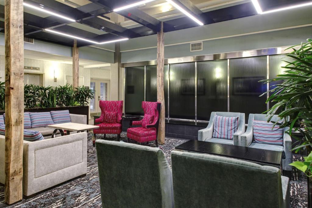 Embassy Suites by Hilton Williamsburg フロント・ロビー