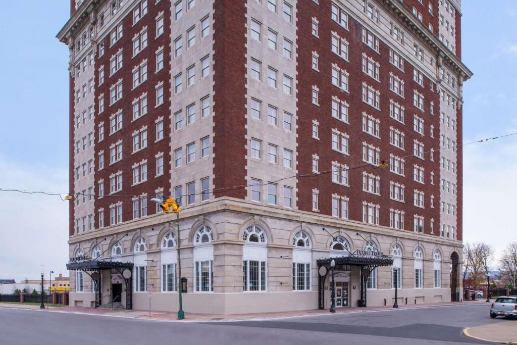 DoubleTree by Hilton Utica, Utica