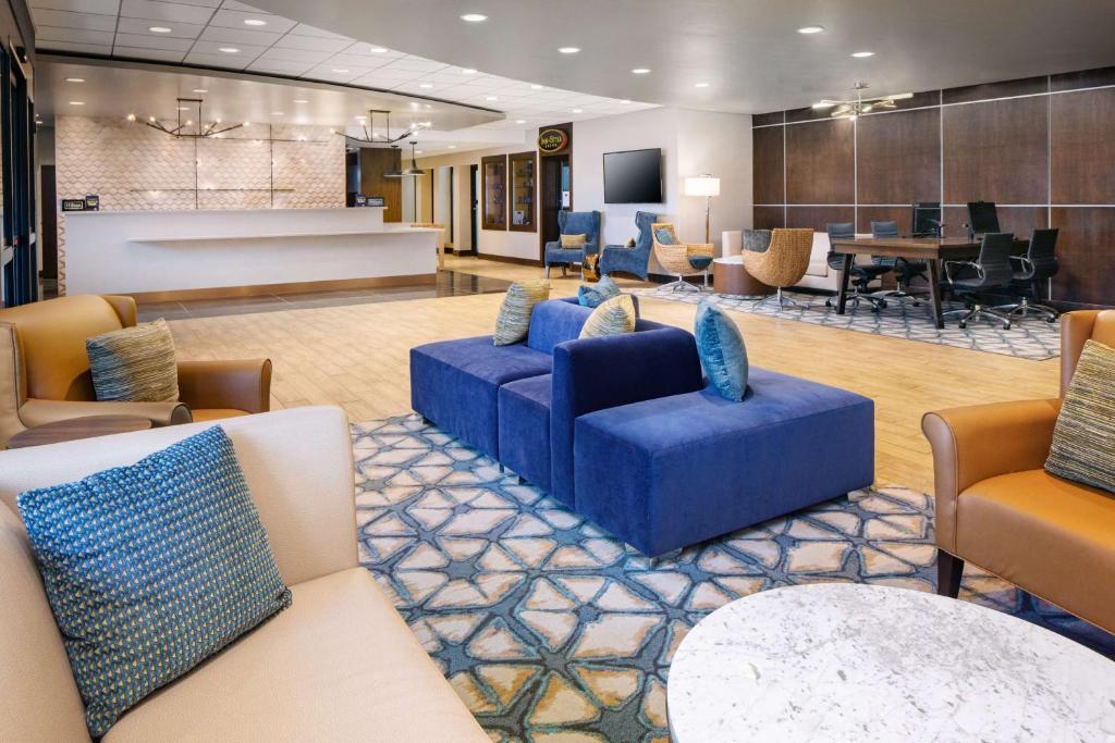 DoubleTree by Hilton Ann Arbor North photo