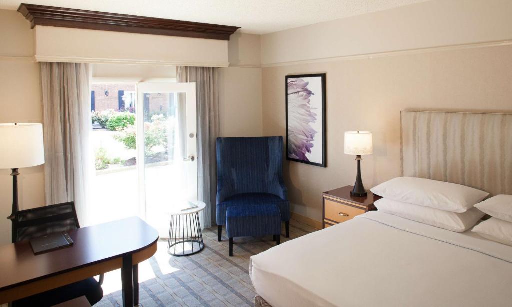 1 KING LANAI HEARING ACC W/ DOOR TO CRTYARD Rates $157 per night
