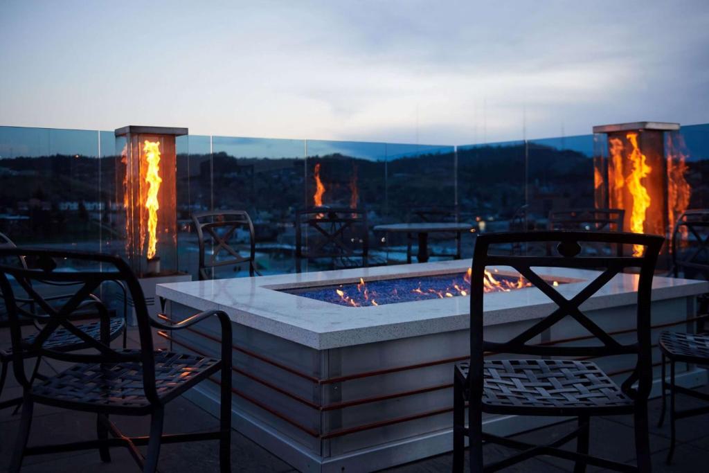 Hotel Alex Johnson Rapid City, Curio Collection by Hilton ラウンジ