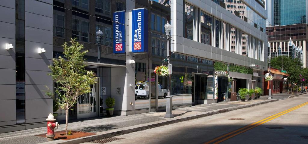 Hilton Garden Inn Pittsburgh Downtown photo