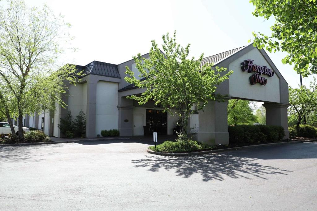 Hampton Inn Dyersburg photo