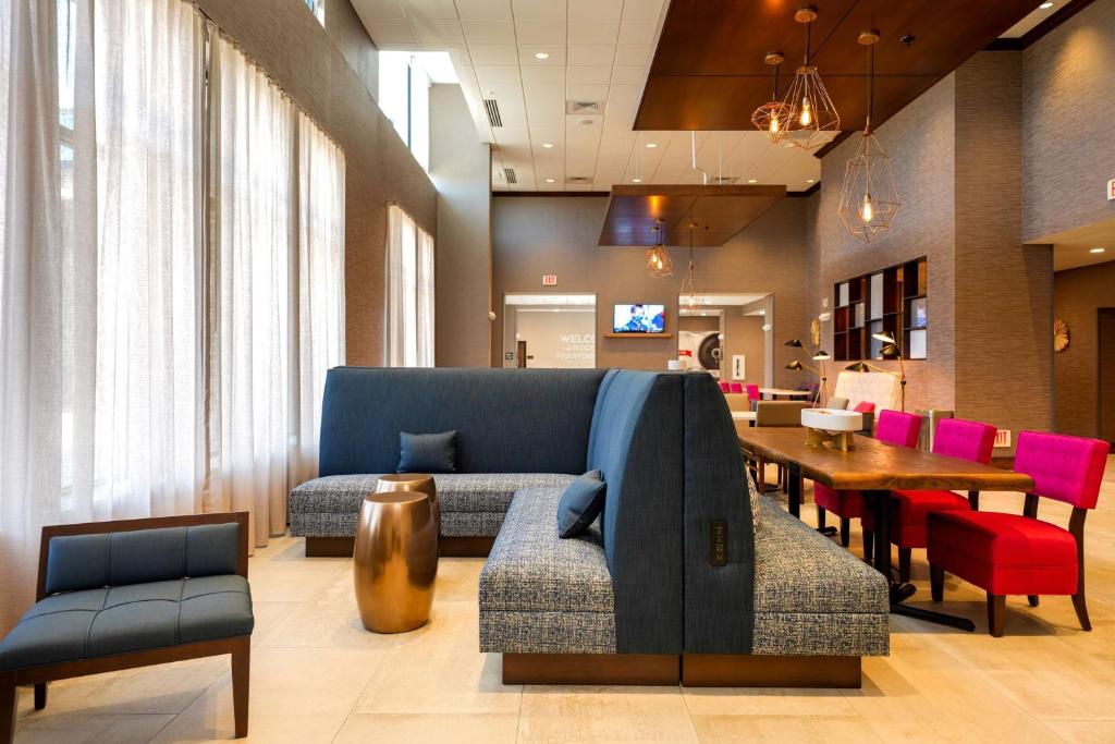 Lobby, Hampton Inn and Suites Aurora South Denver in Denver (CO)